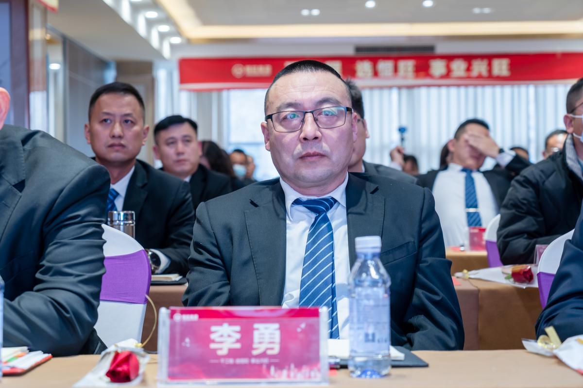 行政管(guan)理部長李勇(yǒng)