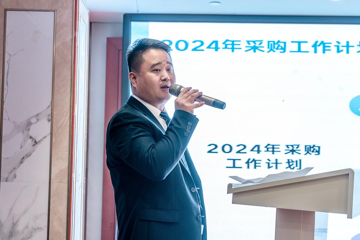 采(cǎi)購倉儲物流(liú)部長劉金傑(jié)