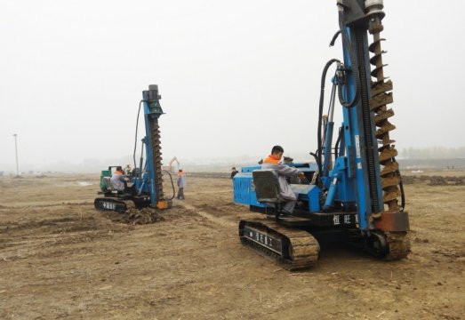 80餘台光伏樁機(ji)設備助力華能(néng)20MW光伏電站工程(chéng)樁項目建設