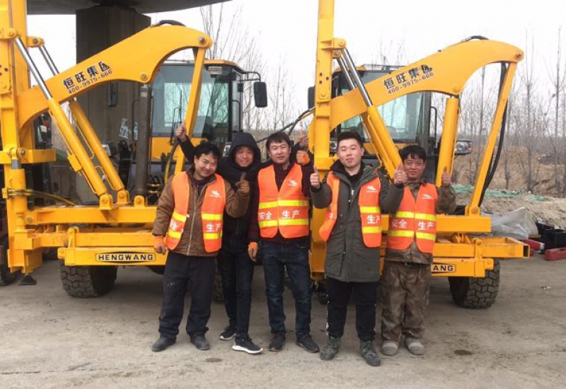 公路護(hu)欄打樁機在黃石(shí)高速公路藁城至(zhì)石家莊段工程施(shi)工