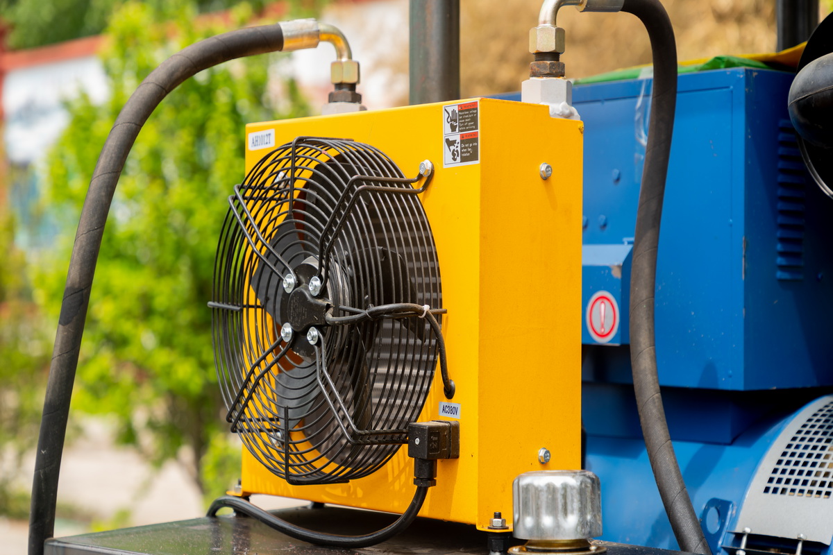 5寸橡膠(jiāo)履帶鑽機(jī)