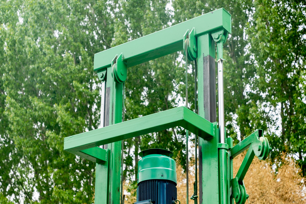 5寸(cun)橡膠履帶(dai)鑽機