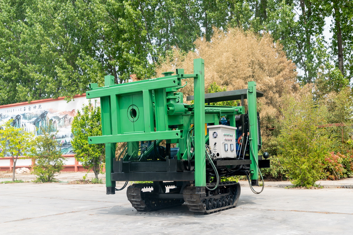 5寸橡膠(jiāo)履帶鑽機(jī)