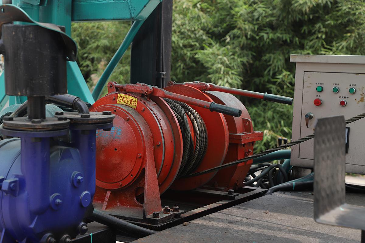 6寸鋼履(lü)帶反循環鑽(zuan)機