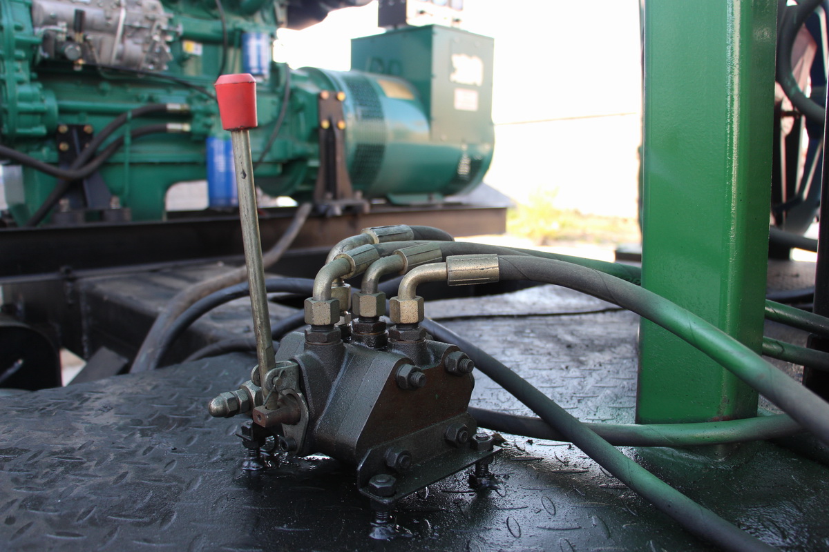 7寸鋼履帶(dài)反循環鑽機