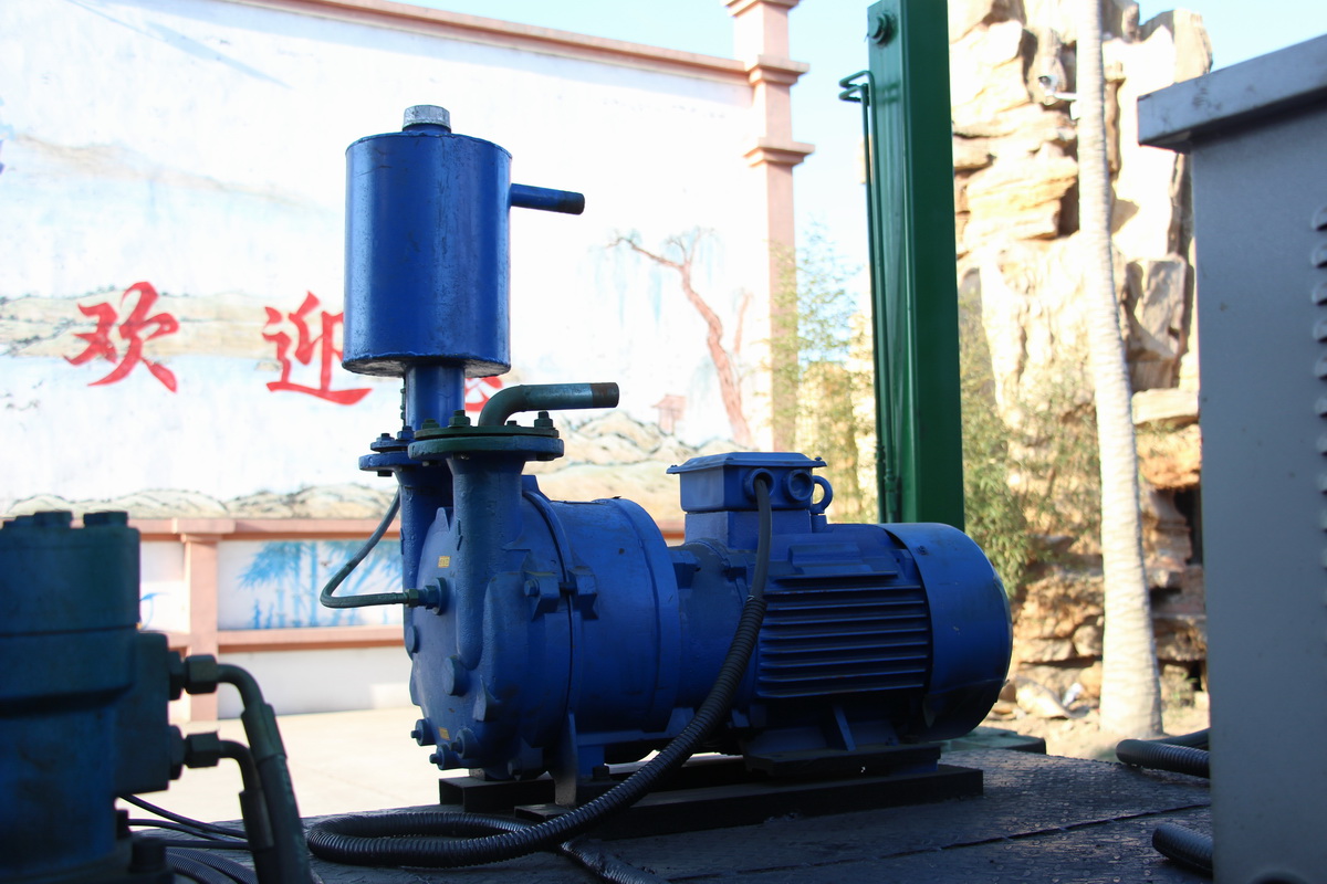 7寸(cùn)鋼履帶反循環鑽(zuan)機