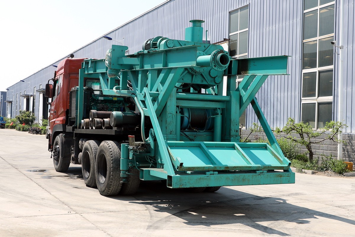 8寸後(hou)八輪汽車(che)鑽機