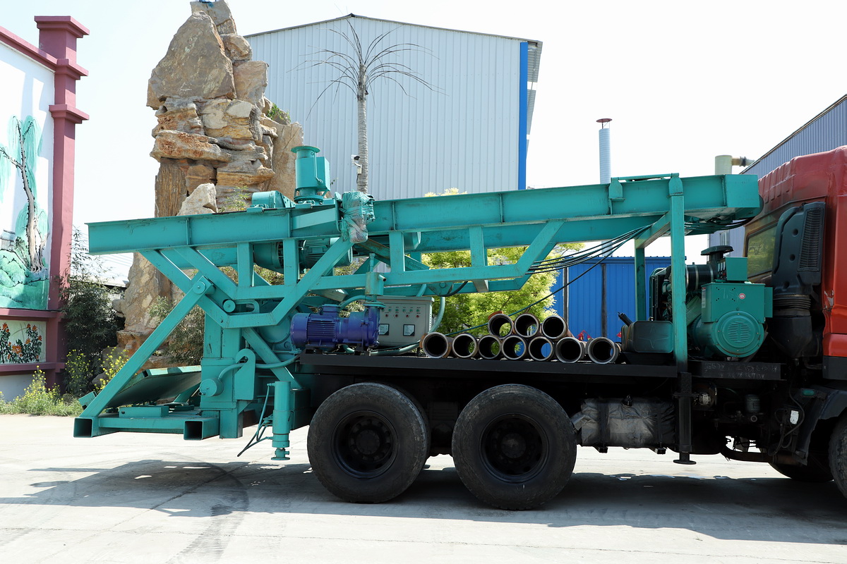 8寸後(hou)八輪汽車(chē)鑽機